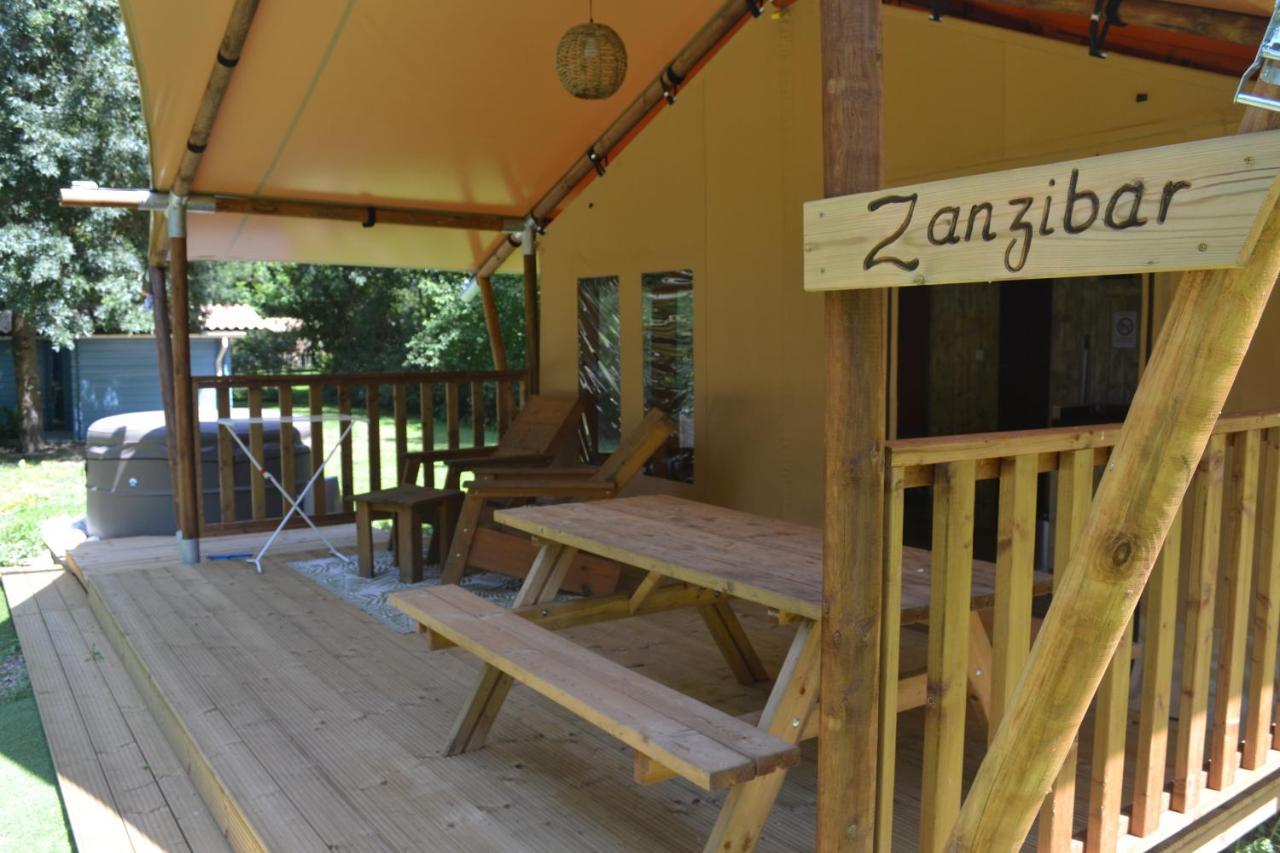 Les Du Moulin Luxury tent